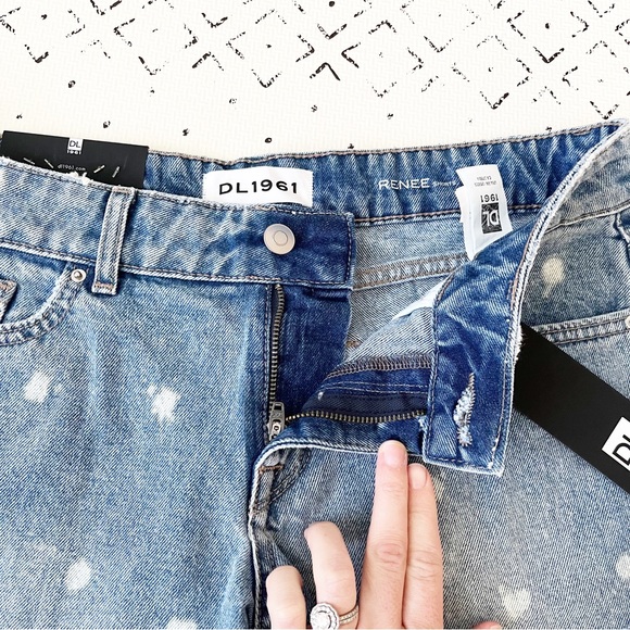 DL1961 Renee Shorts Medium Wash Raw Hem Distressing Cotton - NEW - Size 26 - Picture 4 of 8